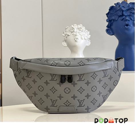 Louis Vuitton LV Discovery Bumbag Size 44 x 15 x 9 cm - 1