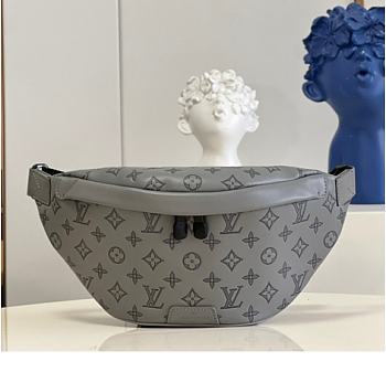 Louis Vuitton LV Discovery Bumbag Size 44 x 15 x 9 cm