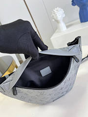 Louis Vuitton LV Discovery Bumbag Size 44 x 15 x 9 cm - 6