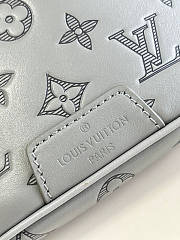 Louis Vuitton LV Discovery Bumbag Size 44 x 15 x 9 cm - 3
