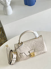 Louis Vuitton Madeleine BB White Size 24 x 17 x 8.5 cm - 4