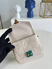 Louis Vuitton LV Micro Métis Cream Size 14 x 11 x 3.5 cm - 5