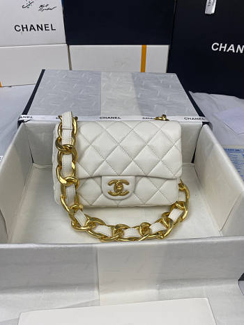 Chanel Small Flap Bag White Size 17 x 21 x 6 cm