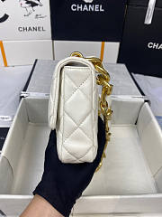Chanel Small Flap Bag White Size 17 x 21 x 6 cm - 2