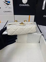Chanel Small Flap Bag White Size 17 x 21 x 6 cm - 4