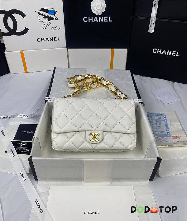 Chanel Large Flap Bag White Size 18 x 27 x 8 cm - 1