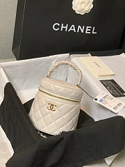 Chanel Vanity Case White Size 11 x 11.5 x 9.5 cm - 1