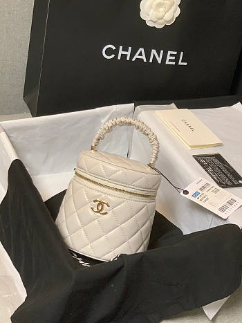 Chanel Vanity Case White Size 11 x 11.5 x 9.5 cm
