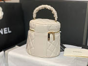 Chanel Vanity Case White Size 11 x 11.5 x 9.5 cm - 2
