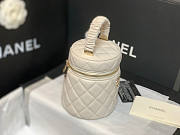 Chanel Vanity Case White Size 11 x 11.5 x 9.5 cm - 3