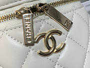Chanel Vanity Case White Size 11 x 11.5 x 9.5 cm - 5