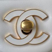 Chanel Lambskin White AS1792 Size 19 cm - 2
