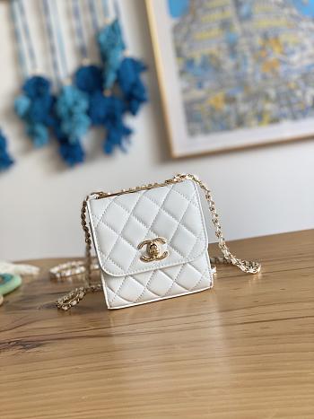 Chanel Chain Flap Bag Coin Purse White Size 11 x 11 x 5 cm