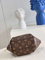 Louis Vuitton Ellipse BB Size 22.5 x 19.5 x 10 cm - 5