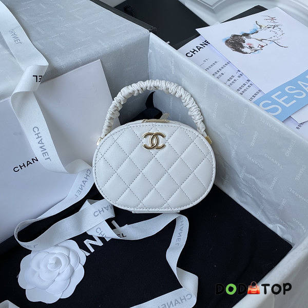 Chanel Vanity Case White Size 9.5 x 13 x 5.5 cm - 1