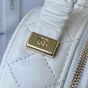 Chanel Vanity Case White Size 9.5 x 13 x 5.5 cm - 5