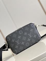 Louis Vuitton LV Monogram Eclipse Men Bag Size 18.5 x 11 x 6.5 cm - 4