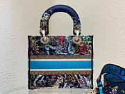 Dior Medium Lady D-Lite Bag 02 Size 24 x 20 x 11 cm - 2