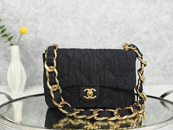 Chanel Flap Bag Black Size 24 x 15 x 6 cm