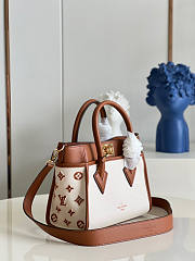 Louis Vuitton On My Side PM Size 25 x 20 x 12 cm - 6