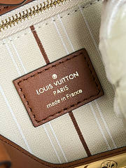 Louis Vuitton On My Side PM Size 25 x 20 x 12 cm - 2