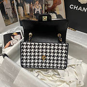 Chanel Flap Bag Size 21 x 14 x 7 cm - 2