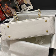 Chanel Flap Bag White 01 Size 30 x 18 x 10 cm - 4