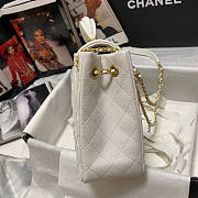 Chanel Flap Bag White 01 Size 30 x 18 x 10 cm - 3