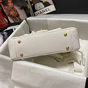 Chanel Flap Bag White 01 Size 23 x 15 x 17 cm - 5