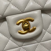 Chanel Flap Bag White 01 Size 23 x 15 x 17 cm - 2