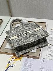 Dior Mini Book Tote Grey Tiger Size 26.5 × 21 × 14 cm - 2