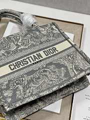 Dior Mini Book Tote Grey Tiger Size 26.5 × 21 × 14 cm - 4