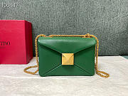 Valentino Chain Lambskin Tofu Bag Green Size 19 x 14 x 11 cm - 1