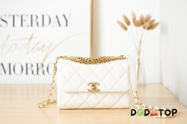 Chanel Flap Bag White AS3240 Size 15 x 21 x 6 cm - 1