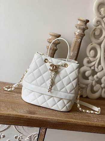 Chanel Bucket Bag White Size 20 cm