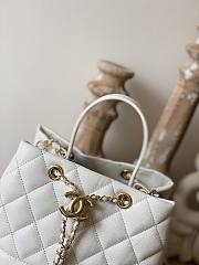 Chanel Bucket Bag White Size 20 cm - 5