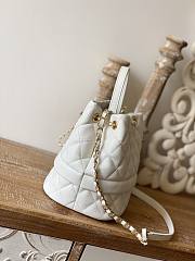 Chanel Bucket Bag White Size 20 cm - 6