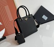 Small Saffiano Leather Handbag Size 19 x 17 x 6 cm - 5