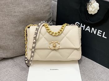 Chanel Flap Bag Lambskin Beige Size 26 x 16 x 9 cm