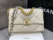 Chanel Flap Bag Lambskin Beige Size 26 x 16 x 9 cm - 2