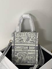Dior Book Tote Mini 01 Size 13.5 x 5 x 18 cm - 1