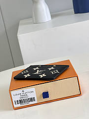 Louis Vuitton Card Holder Size 11 x 7.5 cm - 4