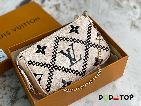 Louis Vuitton Mini Pochette Accessoires Size 15.5 x 10.5 x 4 cm - 1