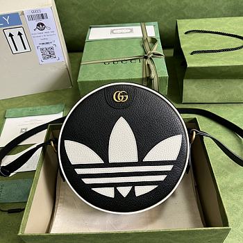Gucci Circle Black Bag Size 22 x 22 x 7 cm