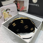 Chanel Clutch Size 16 x 27.5 x 14 cm 01 - 1