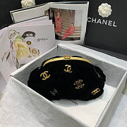 Chanel Clutch Size 16 x 27.5 x 14 cm 01 - 2