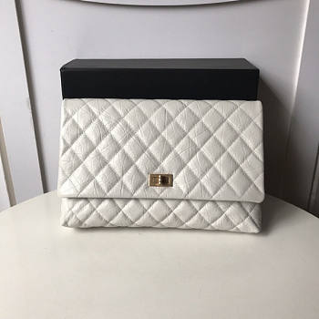 Chanel CL Clutch White Size 28 x 18 x 4 cm