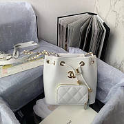 Chanel CL Drawstring Bag White Size 21 x 19 x 8 cm - 2