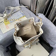 Chanel CL Drawstring Bag White Size 21 x 19 x 8 cm - 5