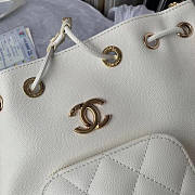 Chanel CL Drawstring Bag White Size 21 x 19 x 8 cm - 6